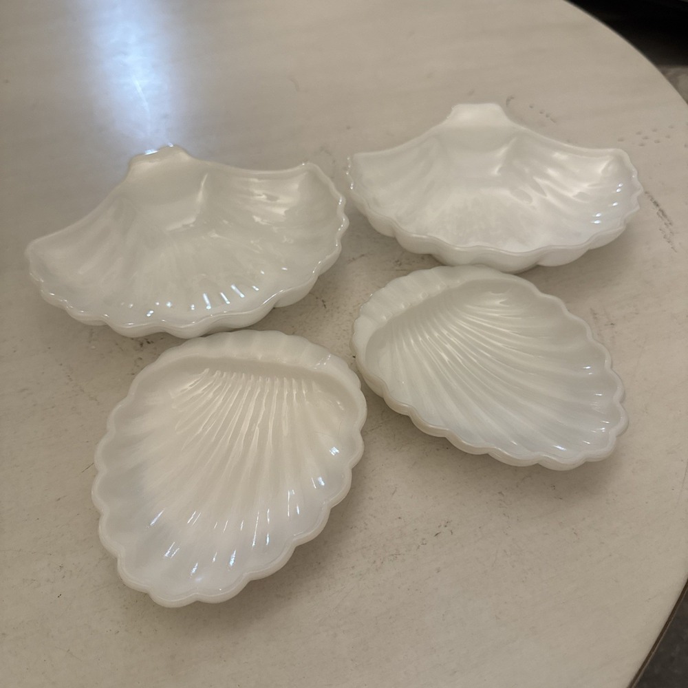 Set of 4 VTG Milk Glass Sea Shell Scalloped Dishes Unmarked White